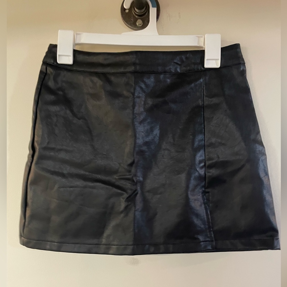 5/$25 SHEIN Black Faux Leather Mini Skirt
